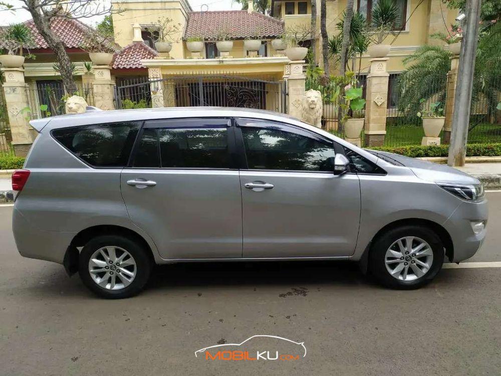 Mobil Toyota Kijang Innova 2016