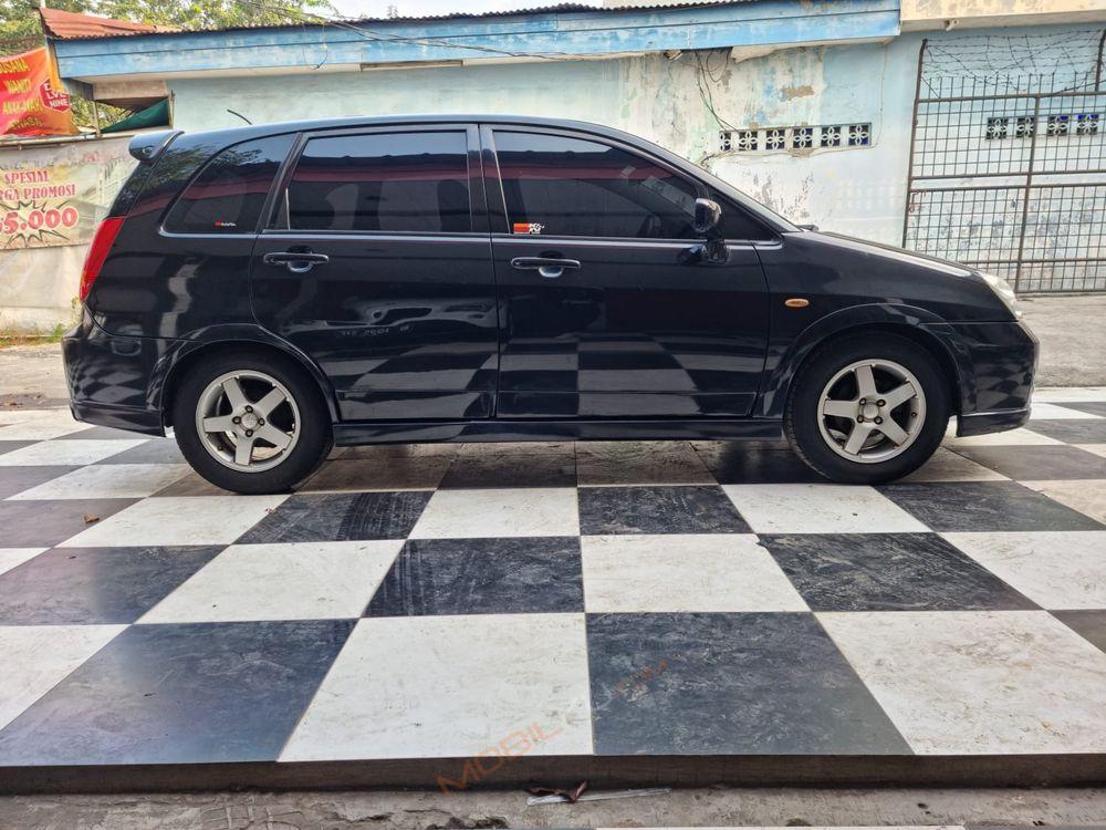 Mobil Suzuki Aerio 2004
