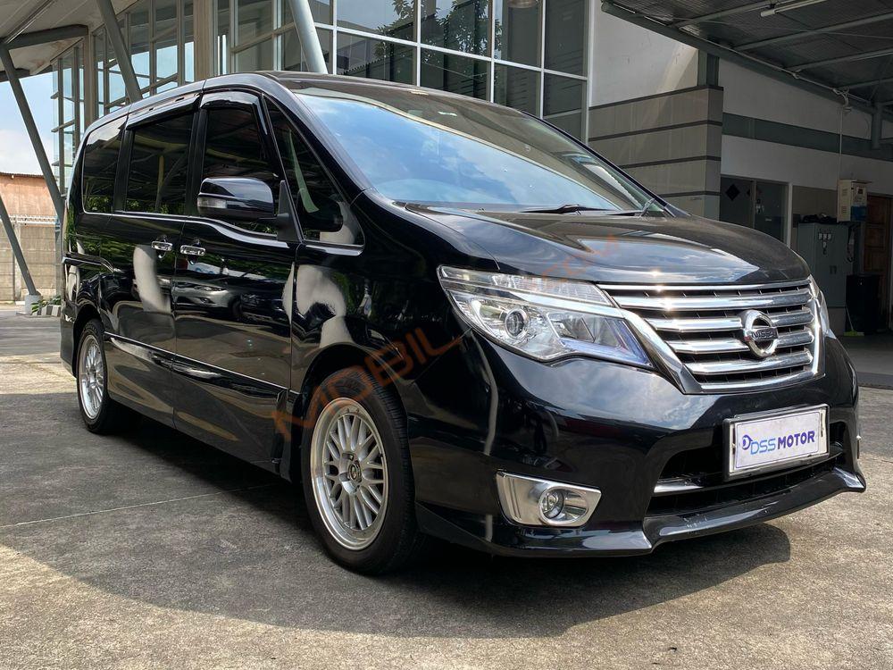 Mobil Nissan Serena 2018