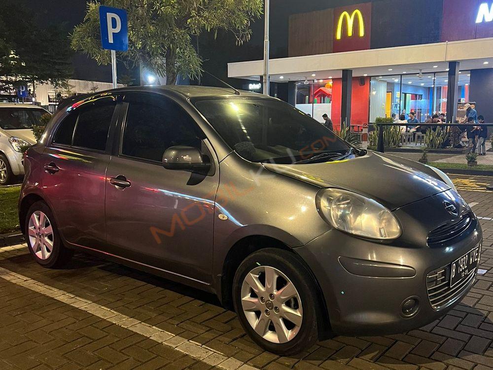 Mobil Nissan March 2011