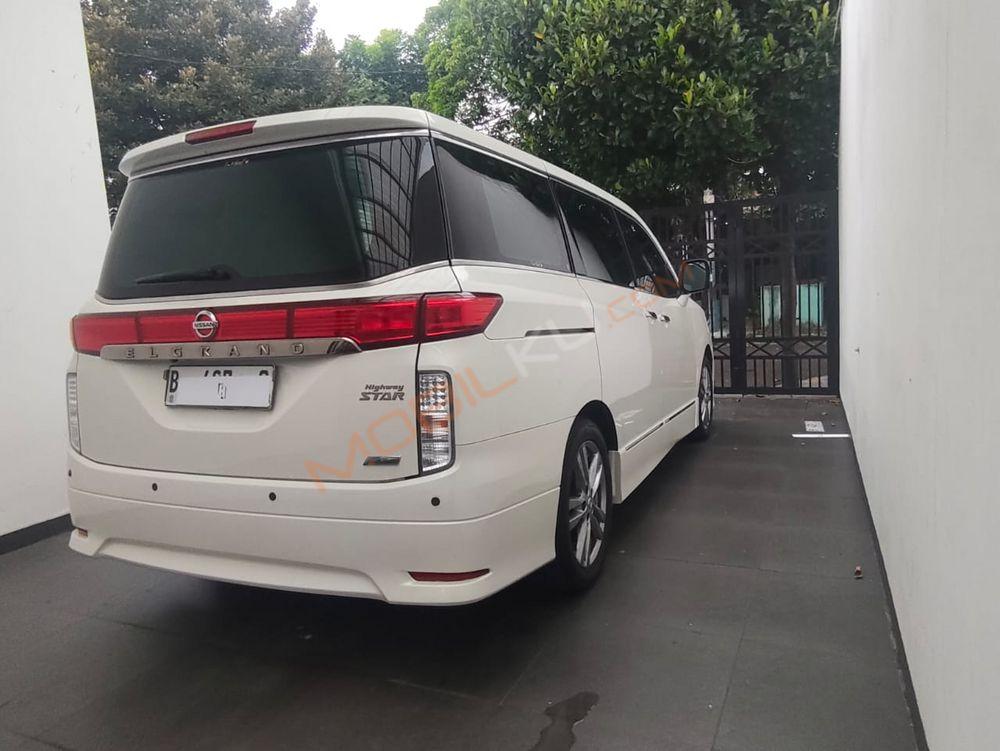 Mobil Nissan Elgrand 2012