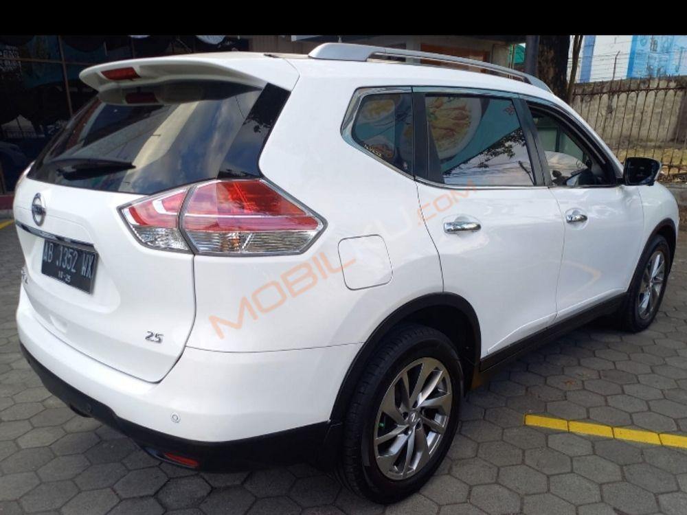 Mobil Nissan X-Trail 2015