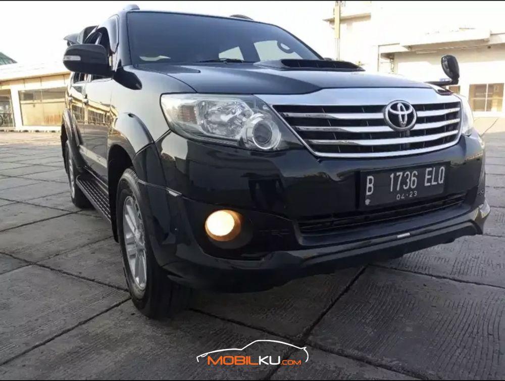 Mobil Toyota Fortuner 2015