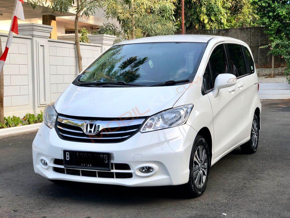 Mobil Honda Freed 2015