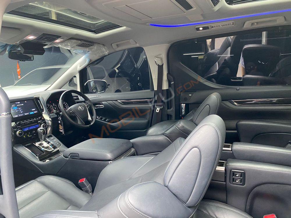 Mobil Toyota Alphard 2016