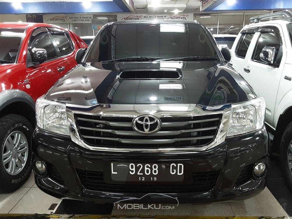 Mobil Toyota Hilux 2014