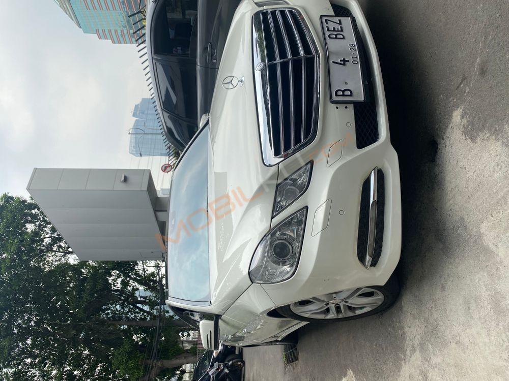 Mobil Mercedes-Benz E-Class 2011