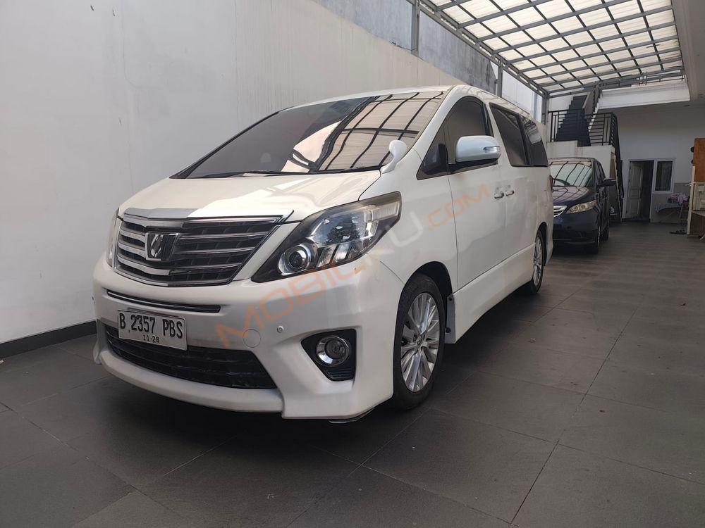 Mobil Toyota Alphard 2012