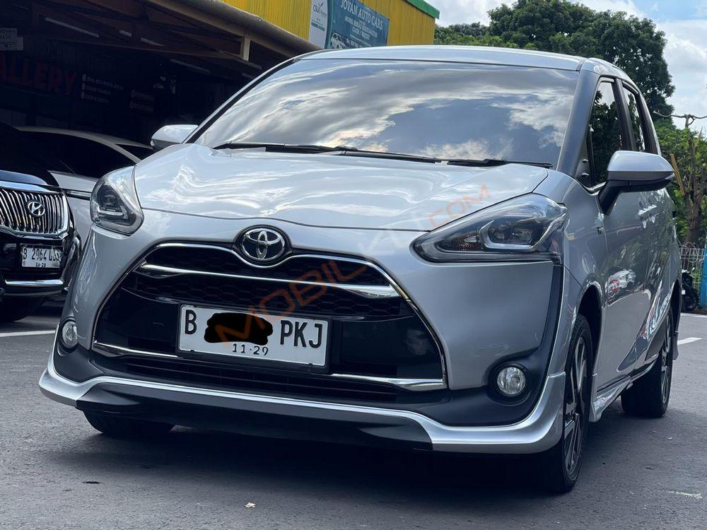Mobil Toyota Sienta 2019