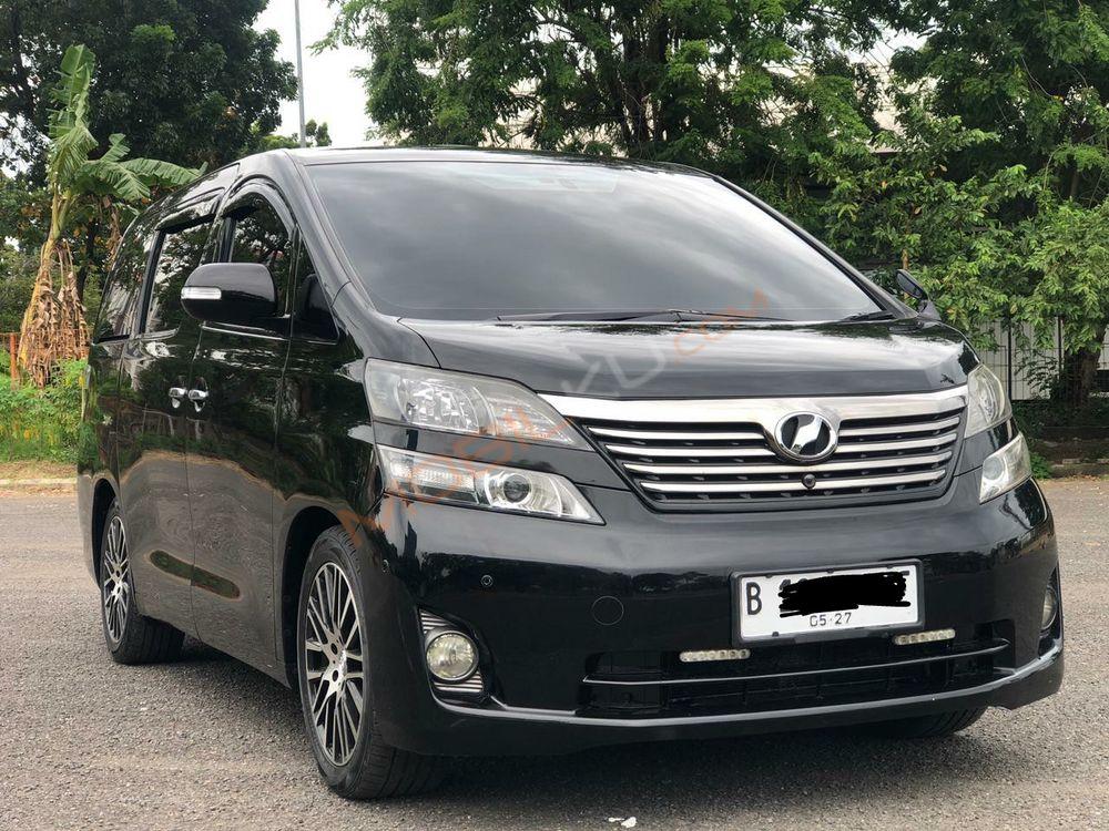Mobil Toyota Vellfire 2010