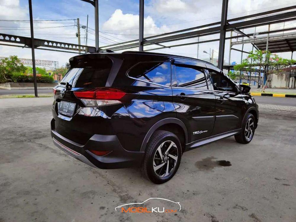 Mobil Toyota Rush 2018