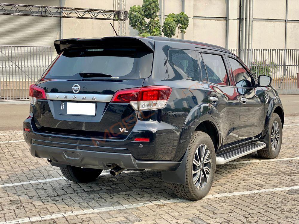 Mobil Nissan Terra 2018