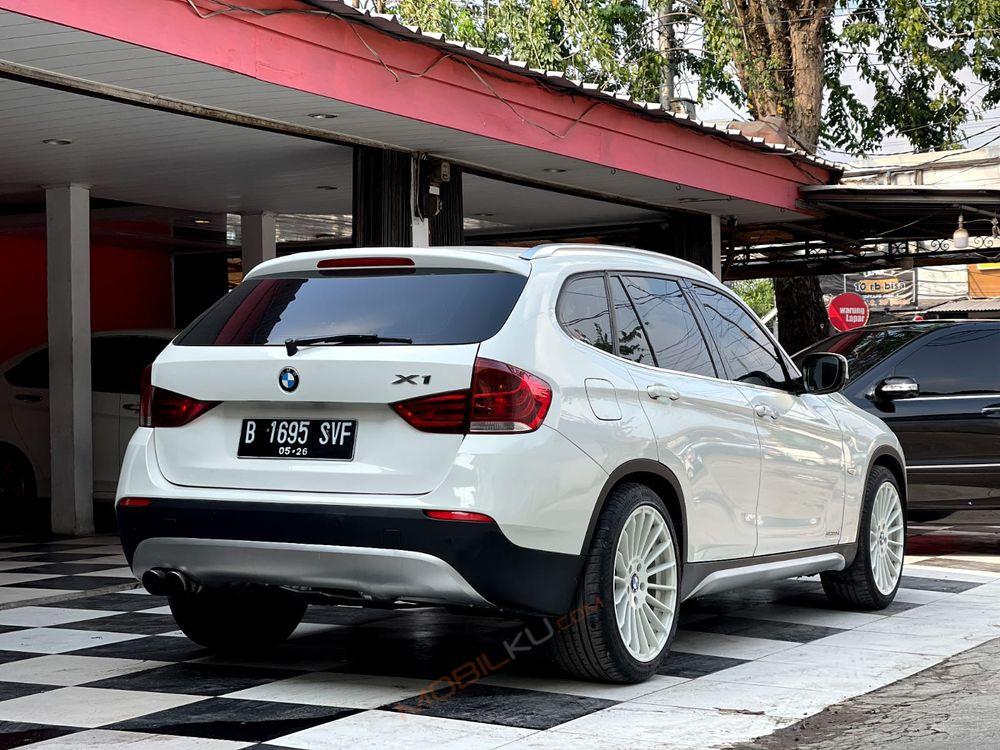 Mobil BMW X1 2012