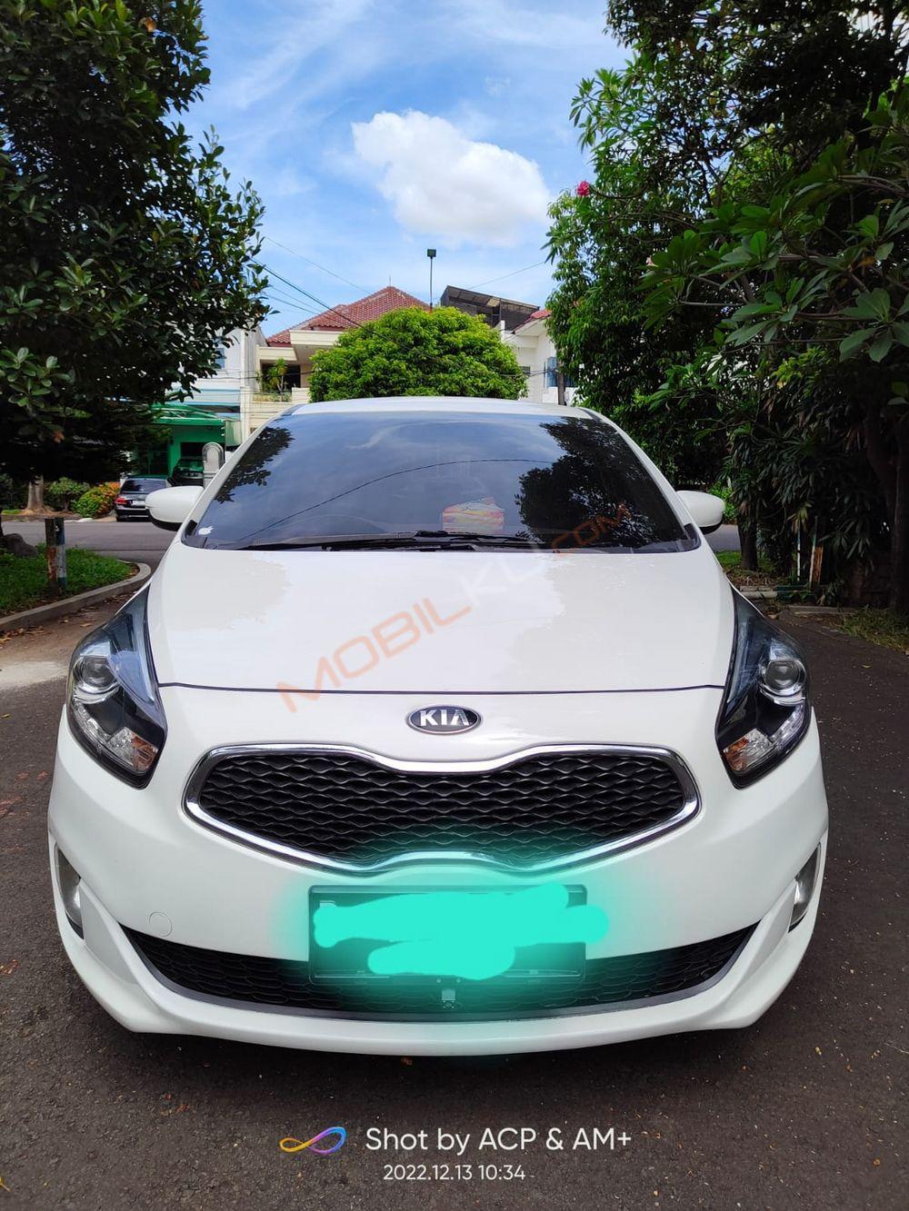 Mobil Kia Carens 2013