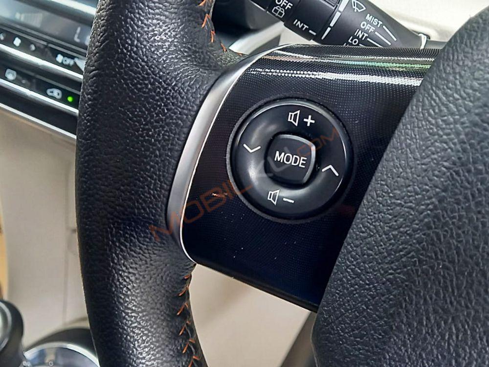 Mobil Toyota Sienta 2016