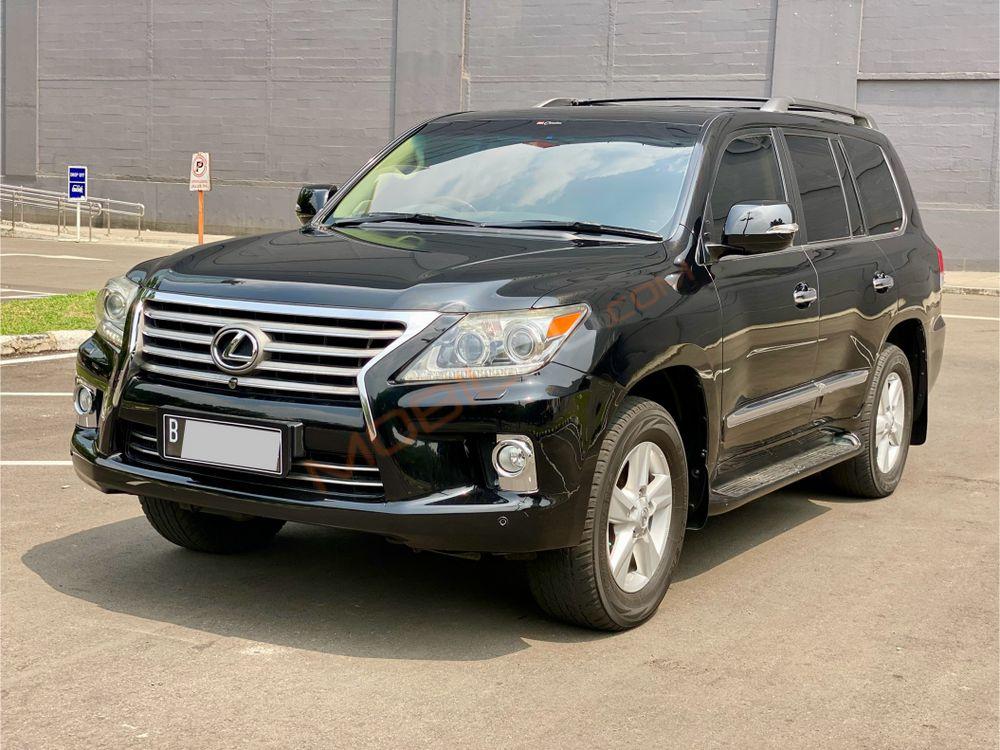 Mobil Lexus LX 2012