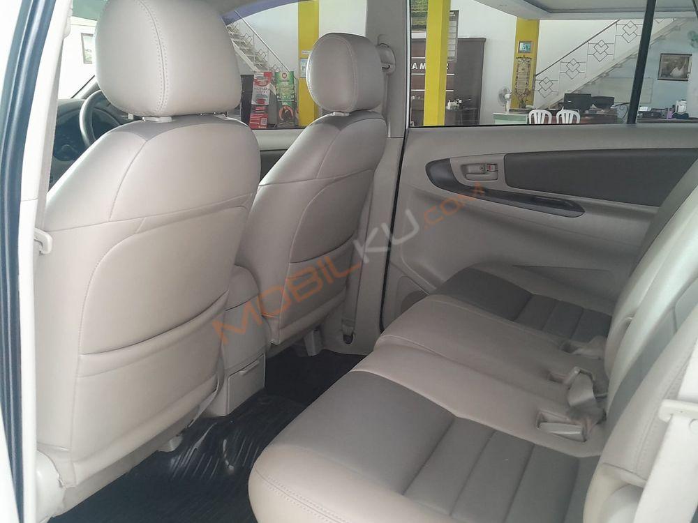 Mobil Toyota Kijang Innova 2014