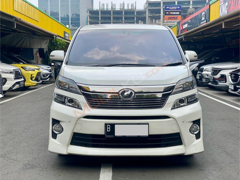 Mobil Toyota Vellfire 2014