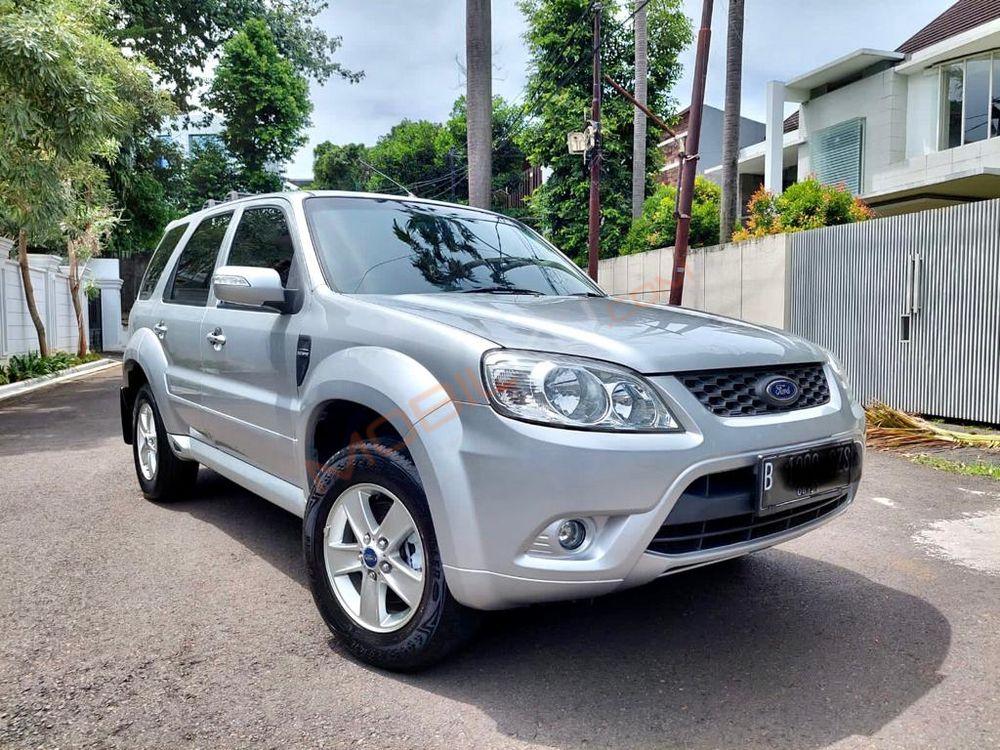 Mobil Ford Escape 2011