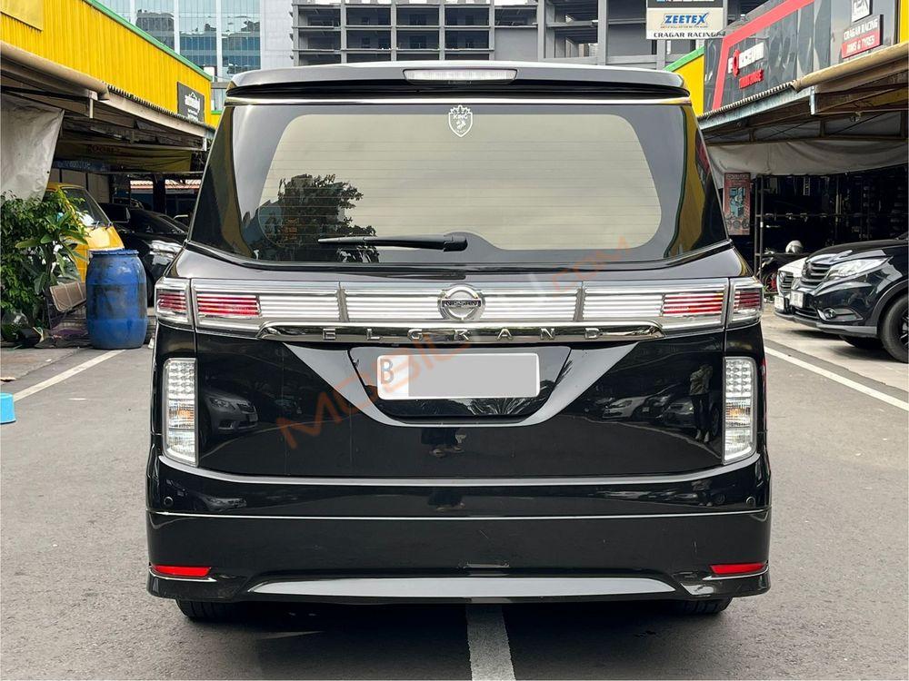 Mobil Nissan Elgrand 2014