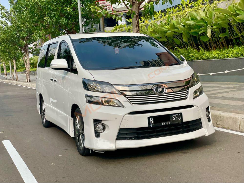 Mobil Toyota Vellfire 2015