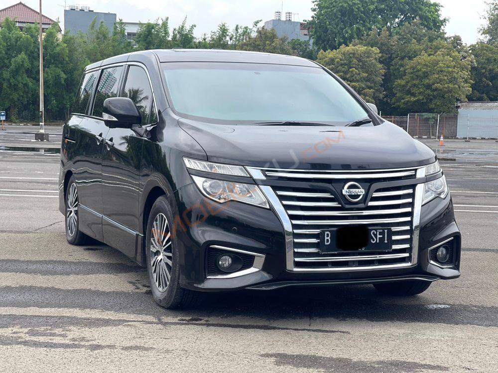 Mobil Nissan Elgrand 2014