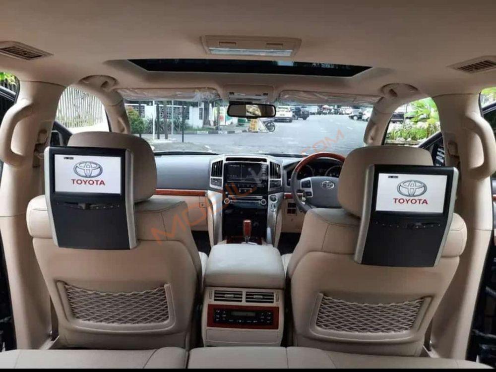 Mobil Toyota Land Cruiser 2012