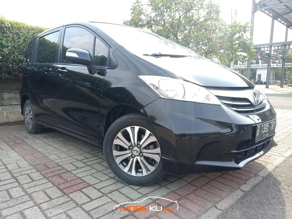 Mobil Honda Freed 2013