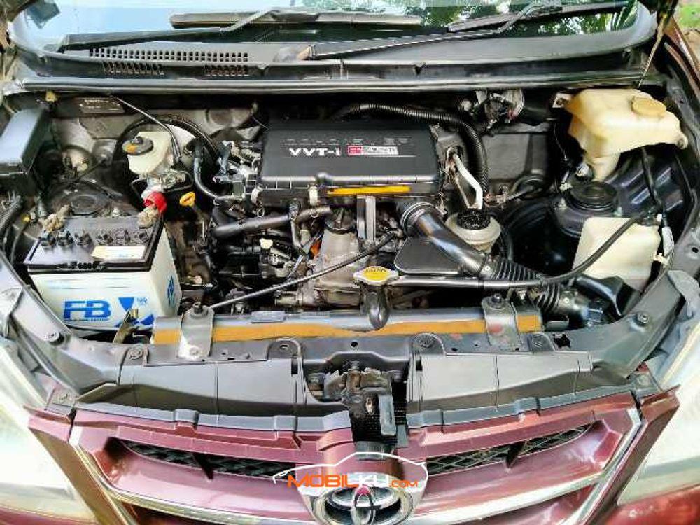 Mobil Toyota Avanza 2011