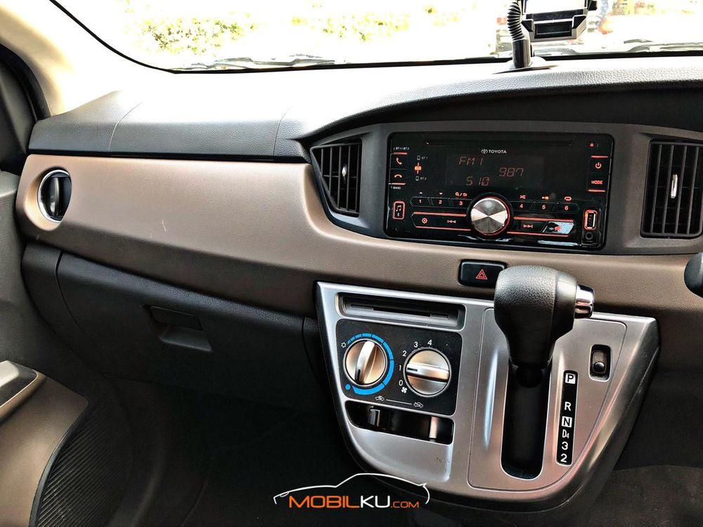 Mobil Toyota Calya 2018