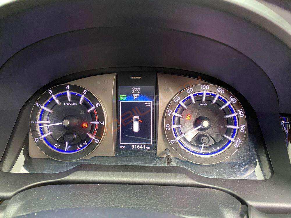 Mobil Toyota Kijang Innova 2016