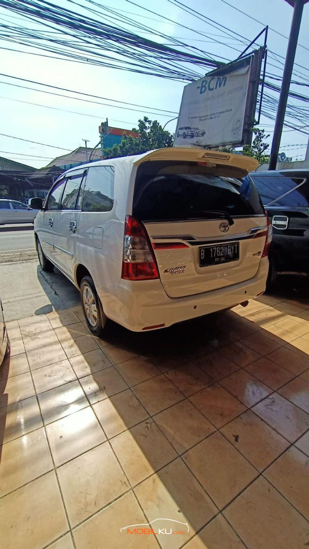 Mobil Toyota Kijang Innova 2017