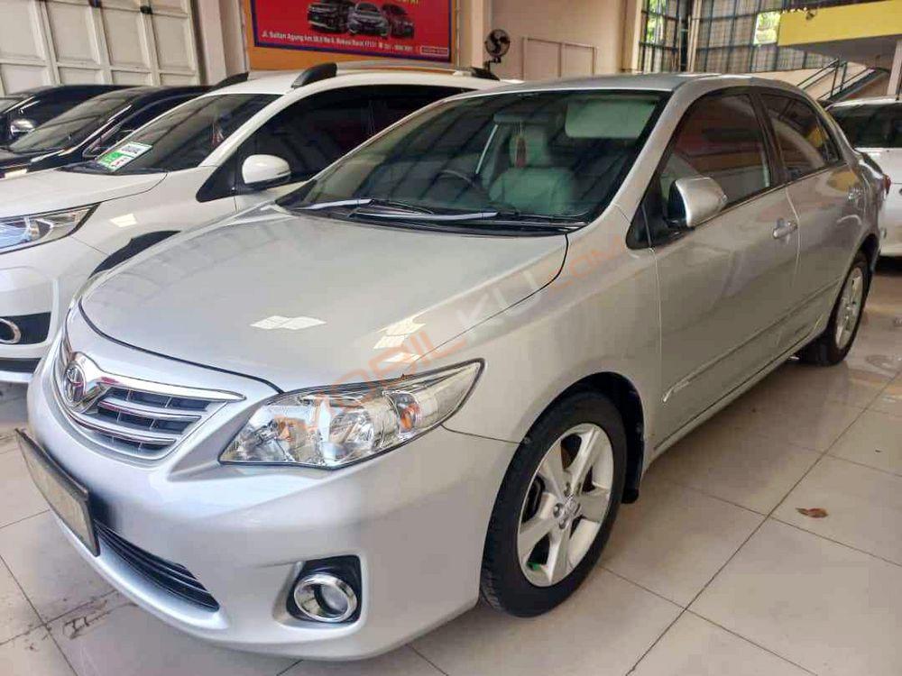 Mobil Toyota Corolla 2011