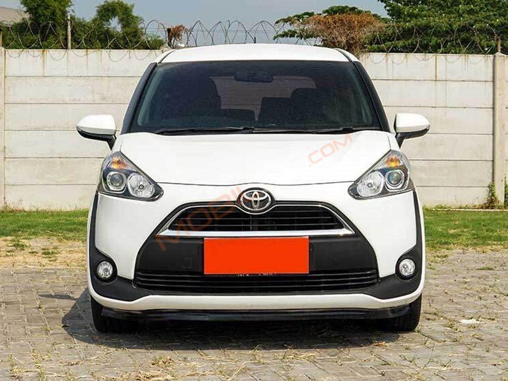 Mobil Toyota Sienta 2018