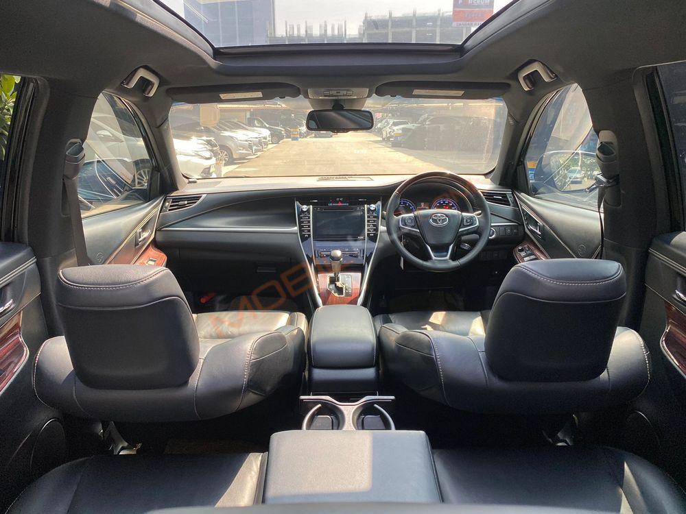Mobil Toyota Harrier 2015