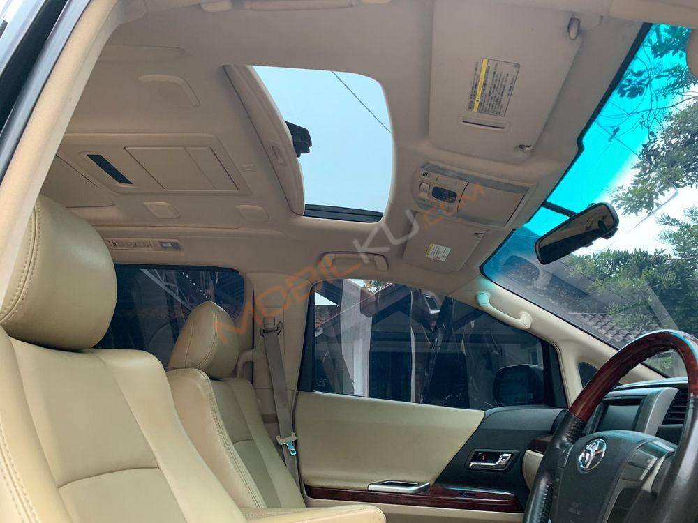 Mobil Toyota Alphard 2009
