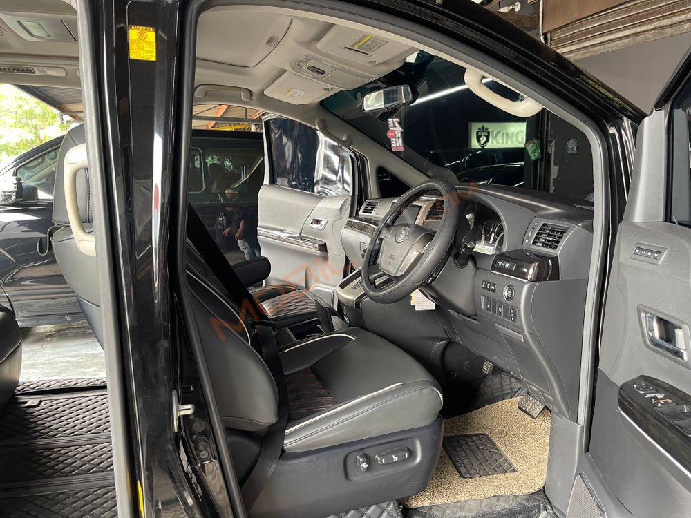 Mobil Toyota Vellfire 2013