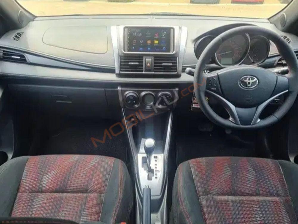 Mobil Toyota Yaris 2015