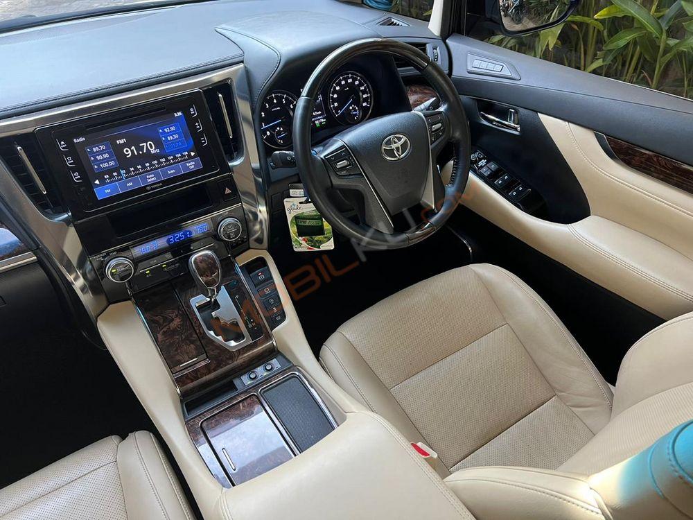 Mobil Toyota Alphard 2019