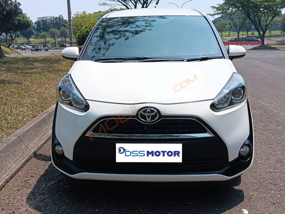 Mobil Toyota Sienta 2016