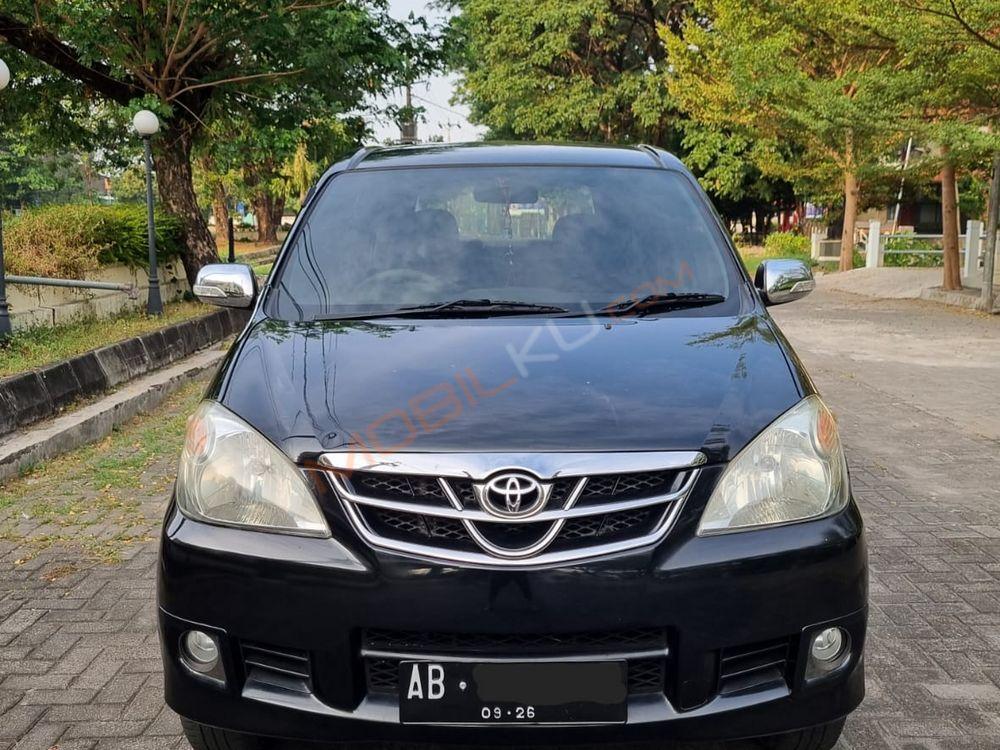 Mobil Toyota Avanza 2011