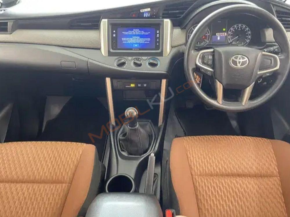 Mobil Toyota Kijang Innova 2019