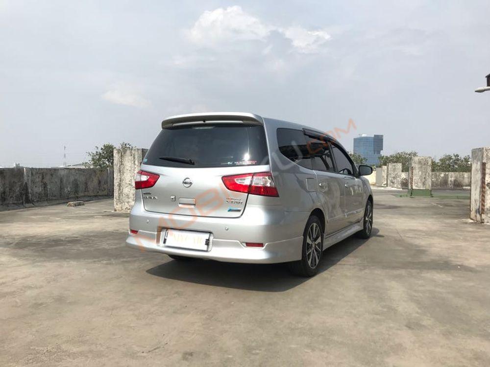 Mobil Nissan Grand Livina 2017