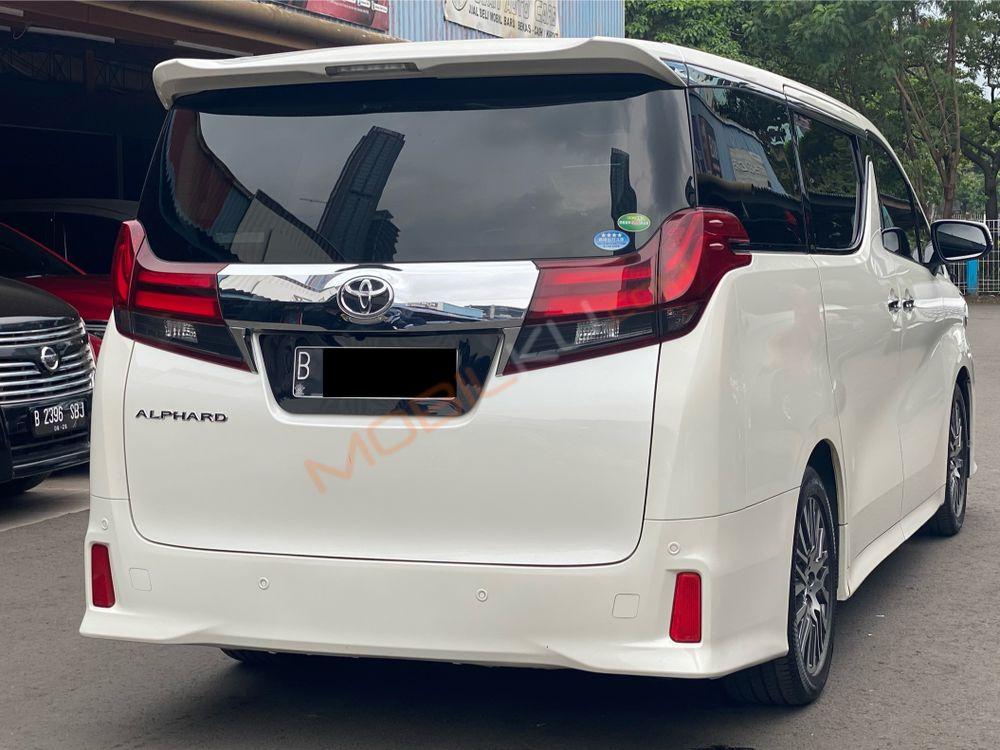Mobil Toyota Alphard 2016