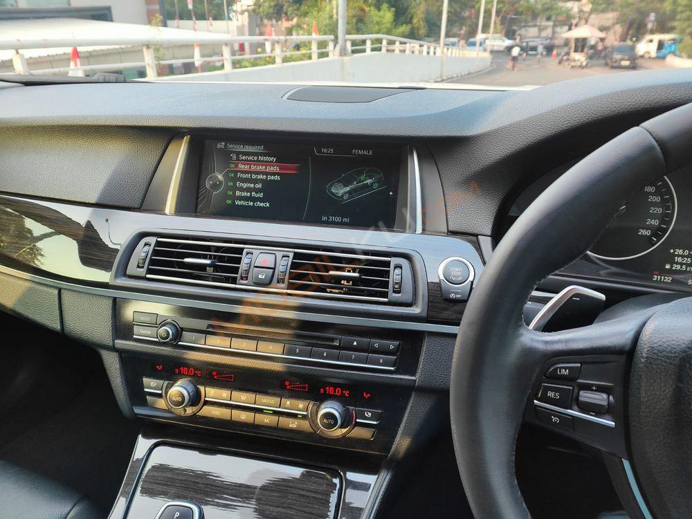 Mobil BMW 5 Series 2015