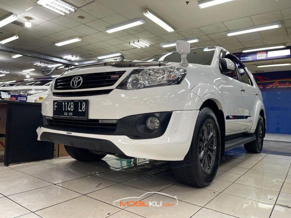 Mobil Toyota Fortuner 2015