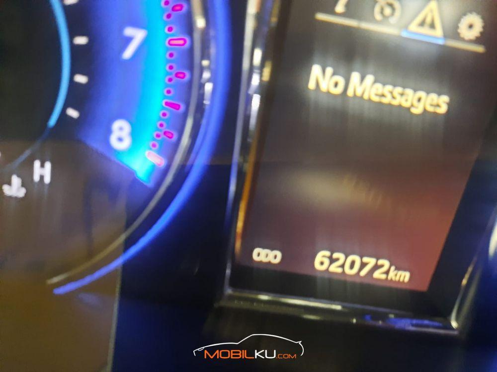 Mobil Toyota Camry 2015