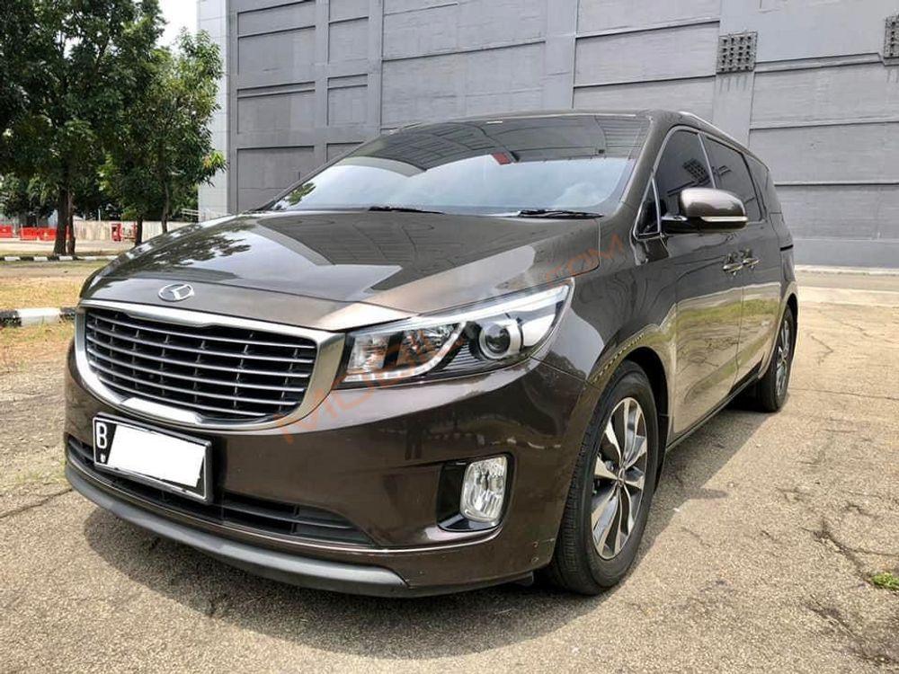 Mobil Kia Sedona 2017