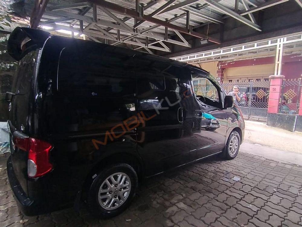 Mobil Nissan Evalia 2012