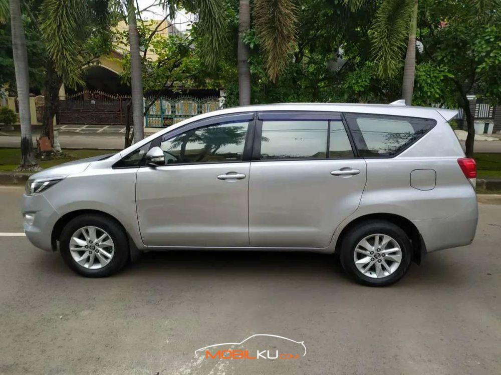 Mobil Toyota Kijang Innova 2016